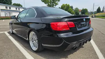 BMW 335i Cabriolet — Roadster sportif N55, entretien récent, véhicule d'été — vue extérieure