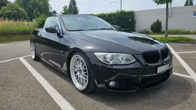 BMW 335i Cabriolet — Roadster sportif N55, entretien récent, véhicule d'été — intérieur