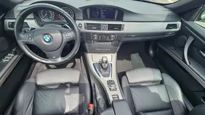 BMW 335i Cabriolet — Roadster sportif N55, entretien récent, véhicule d'été — détail