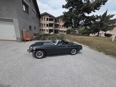 MG B Roadster 1974 — Icône British Racing Green, roadster vintage authentique — Heckansicht