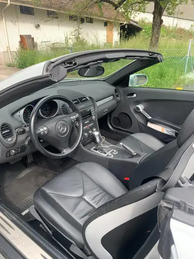 Mercedes-Benz SLK 200 Kompressor — Cabriolet sportif 2004, élégance intemporelle — Innenraum