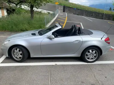 Mercedes-Benz SLK 200 Kompressor — Cabriolet sportif 2004, élégance intemporelle — Detail