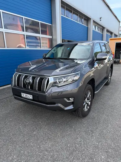 Toyota Land Cruiser 2.8 D 177 Premium — Le SUV robuste pour l'aventure, 145'000 km — côté