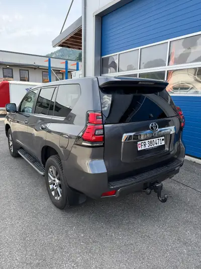 Toyota Land Cruiser 2.8 D 177 Premium — Le SUV robuste pour l'aventure, 145'000 km — intérieur