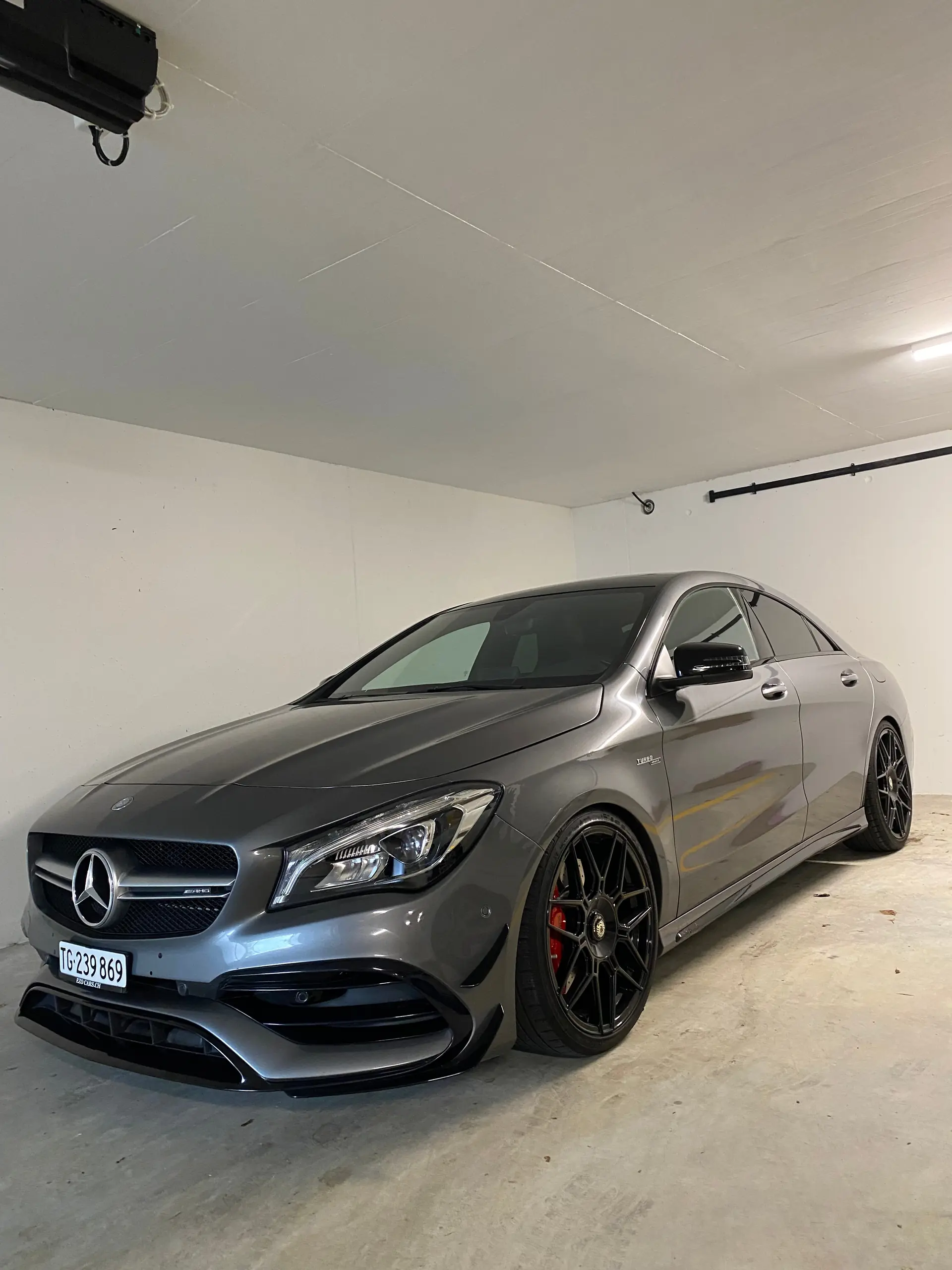 Mercedes-Benz CLA 45 AMG — Berline sportive haute performance, 88 800 km