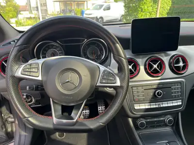 Mercedes-Benz CLA 45 AMG — Berline sportive haute performance, 88 800 km — Heckansicht