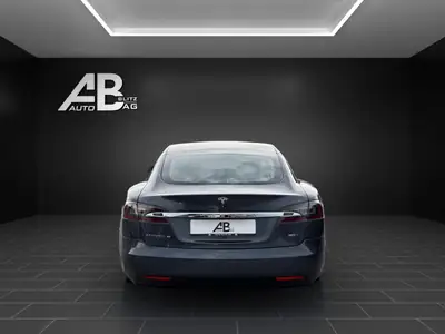Tesla Model S 90 D — Berline électrique haute performance, 92 000 km seulement — interior