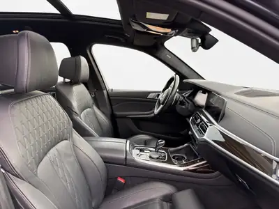 BMW X7 40d xDrive — SUV 7 places premium, motorisation MHEV efficiente — Armaturenbrett
