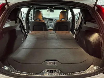 Volvo V60 D4 AWD R-Design — Break premium polyvalent, transmission intégrale et toit panoramique — Miniature 14