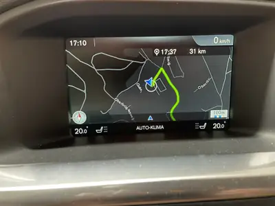 Volvo V60 D4 AWD R-Design — Break premium polyvalent, transmission intégrale et toit panoramique — Miniature 18
