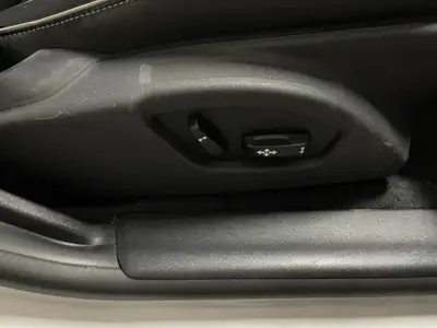 Volvo V60 D4 AWD R-Design — Break premium polyvalent, transmission intégrale et toit panoramique — Miniature 20