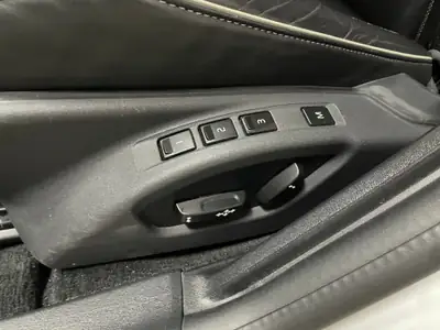 Volvo V60 D4 AWD R-Design — Break premium polyvalent, transmission intégrale et toit panoramique — Miniature 19