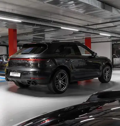 Porsche Macan PDK 245 ch — SUV sportif certifié, garantie Porsche jusqu'en 2027 — côté