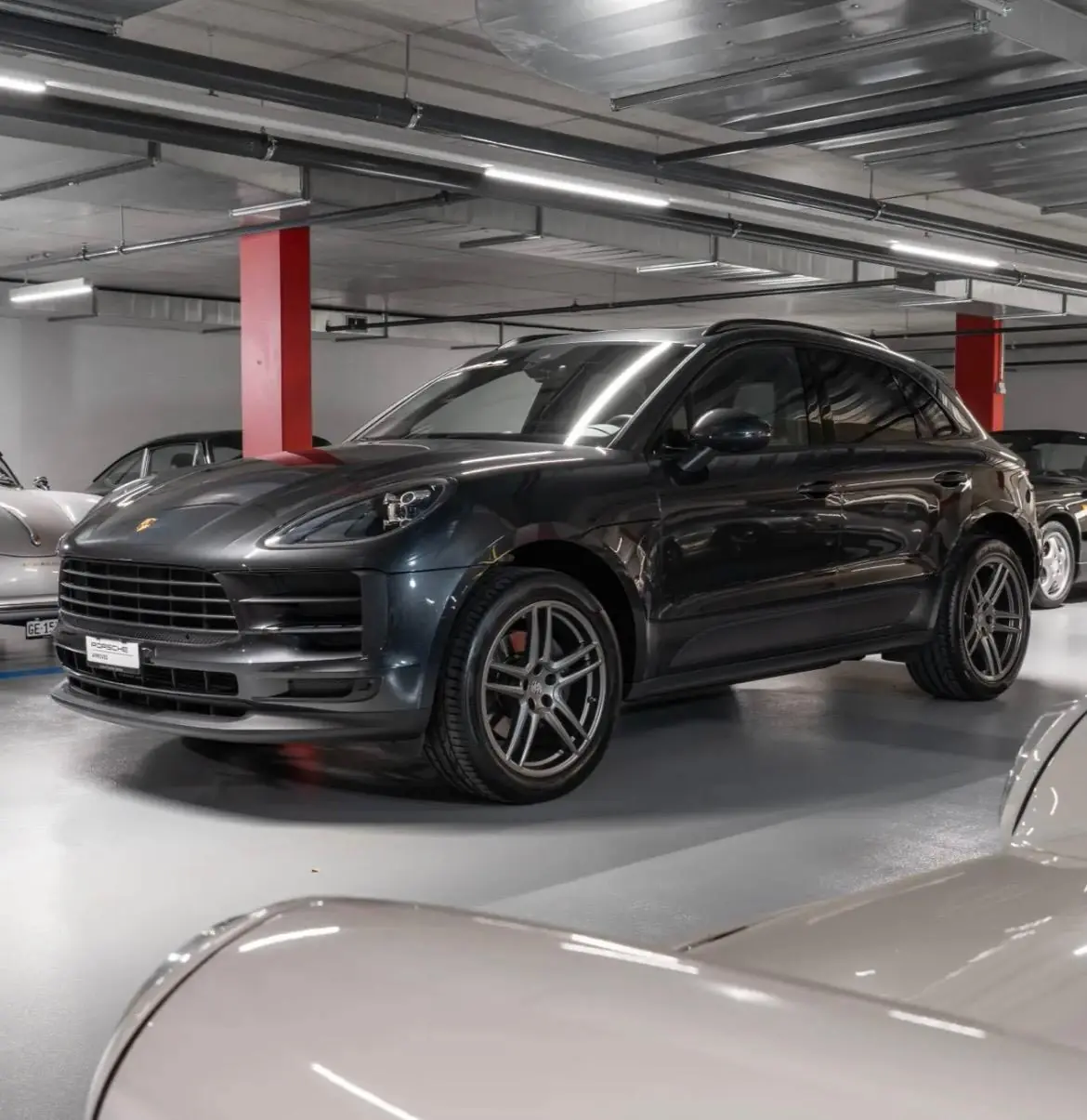 Porsche Macan PDK 245 ch — SUV sportif certifié, garantie Porsche jusqu'en 2027 — vue extérieure