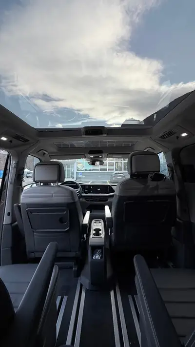 VW T7 Multivan 2.0 TSI Style DSG — Monospace 7 places, motorisation puissante, 68'000 km — Innenraum