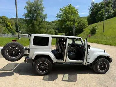 Jeep Wrangler 2.8 CRD Sahara Unlimited — SUV légendaire diesel, 53'700 km seulement — Miniature 9