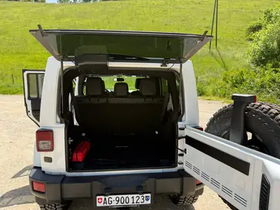 Jeep Wrangler 2.8 CRD Sahara Unlimited — SUV légendaire diesel, 53'700 km seulement — Miniature 12