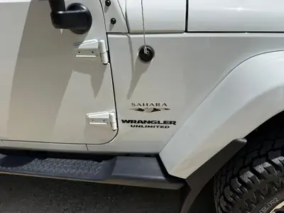 Jeep Wrangler 2.8 CRD Sahara Unlimited — SUV légendaire diesel, 53'700 km seulement — Miniature 13