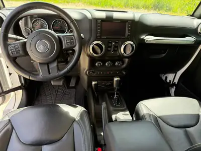 Jeep Wrangler 2.8 CRD Sahara Unlimited — SUV légendaire diesel, 53'700 km seulement — Miniature 16