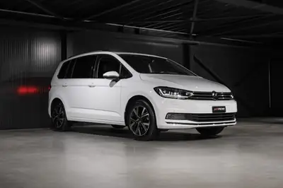 VW Touran 1.5 TSI EVO Highline — Monospace 7 places avec toit panoramique et régulateur adaptatif — tableau de bord