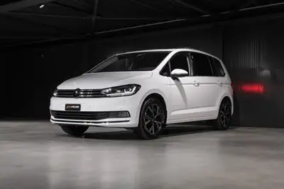 VW Touran 1.5 TSI EVO Highline — Monospace 7 places avec toit panoramique et régulateur adaptatif — intérieur