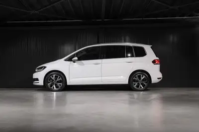 VW Touran 1.5 TSI EVO Highline — Monospace 7 places avec toit panoramique et régulateur adaptatif — Miniature 9