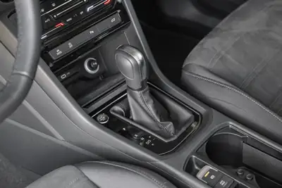 VW Touran 1.5 TSI EVO Highline — Monospace 7 places avec toit panoramique et régulateur adaptatif — Miniature 21