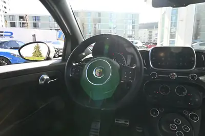 Fiat 500 Abarth 695 Rivale — Sportive compacte turbo, 180 ch et très peu kilométrée — Thumbnail 15