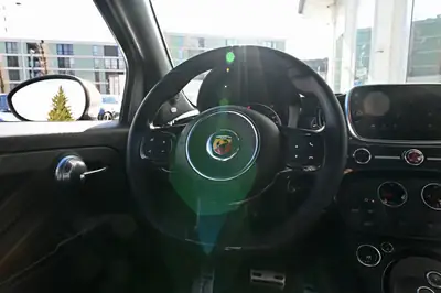 Fiat 500 Abarth 695 Rivale — Sportive compacte turbo, 180 ch et très peu kilométrée — Thumbnail 16