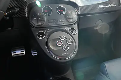 Fiat 500 Abarth 695 Rivale — Sportive compacte turbo, 180 ch et très peu kilométrée — Thumbnail 17