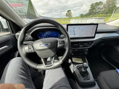 Ford Focus 1.0i EcoBoost Hybrid 155 — Monospace écologique et économique, 96'000 km — tableau de bord