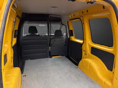 VW Caddy 2.0 TDI 4Motion — Utilitaire polyvalent tout-terrain, entretien récent — Miniatur 11