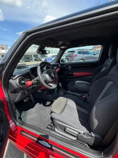 MINI Cooper S 2.0i — Sportive compacte rouge éclatant, 30 500 km seulement — detail