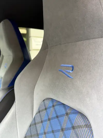 VW Golf 2.0 TSI R DSG 4Motion — Performance 320 ch, transmission intégrale, peu kilométrée — Thumbnail 11