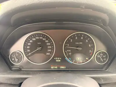 BMW 328 Gran Turismo xDrive — Berline spacieuse, tout-terrain, sièges cuir chauffants — Thumbnail 9