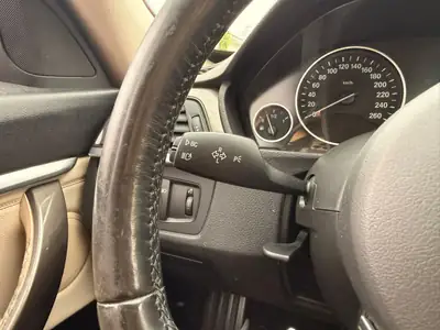 BMW 328 Gran Turismo xDrive — Berline spacieuse, tout-terrain, sièges cuir chauffants — Thumbnail 16