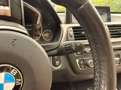 BMW 328 Gran Turismo xDrive — Berline spacieuse, tout-terrain, sièges cuir chauffants — Thumbnail 17