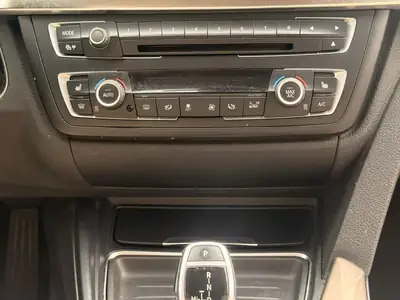 BMW 328 Gran Turismo xDrive — Berline spacieuse, tout-terrain, sièges cuir chauffants — Thumbnail 24