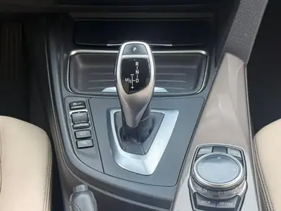 BMW 328 Gran Turismo xDrive — Berline spacieuse, tout-terrain, sièges cuir chauffants — Thumbnail 25