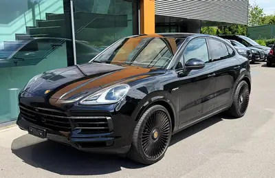 Porsche Cayenne Coupé 3.0 V6 E-Hybrid — SUV hybride rechargeable, 44 000 km seulement — exterior view