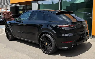 Porsche Cayenne Coupé 3.0 V6 E-Hybrid — SUV hybride rechargeable, 44 000 km seulement — rear view