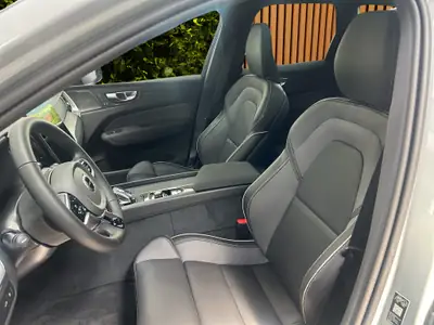 Volvo XC60 2.0 T6 TE Black Edition eAWD — Hybride rechargeable premium, seulement 20'000 km — Miniature 9