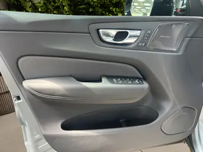 Volvo XC60 2.0 T6 TE Black Edition eAWD — Hybride rechargeable premium, seulement 20'000 km — Miniature 15