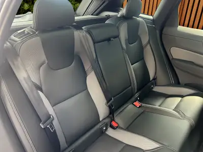 Volvo XC60 2.0 T6 TE Black Edition eAWD — Hybride rechargeable premium, seulement 20'000 km — Miniature 17
