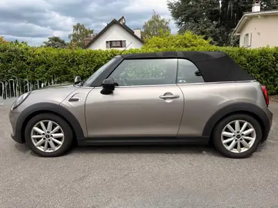 MINI Cooper Cabriolet Steptronic — Décapotable urbaine automatique, entretien suivi — interior