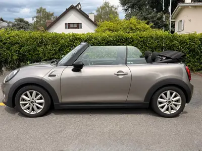 MINI Cooper Cabriolet Steptronic — Décapotable urbaine automatique, entretien suivi — dashboard