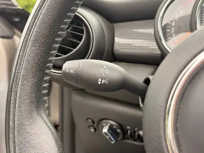 MINI Cooper Cabriolet Steptronic — Décapotable urbaine automatique, entretien suivi — Thumbnail 23