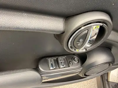 MINI Cooper Cabriolet Steptronic — Décapotable urbaine automatique, entretien suivi — Thumbnail 26