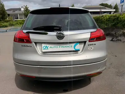 Opel Insignia 2.0 CDTI — Berline élégante, motorisation diesel efficace et équipements premium — dashboard