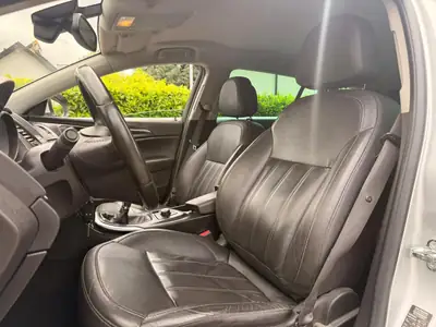 Opel Insignia 2.0 CDTI — Berline élégante, motorisation diesel efficace et équipements premium — Thumbnail 14